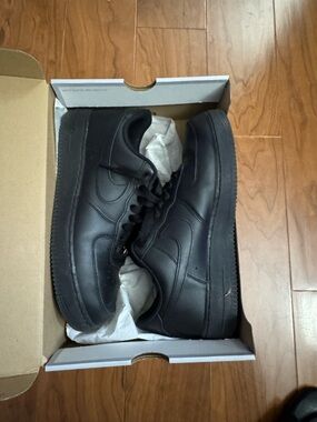 Men's Black Low-Top Nike AF1 Sneakers
